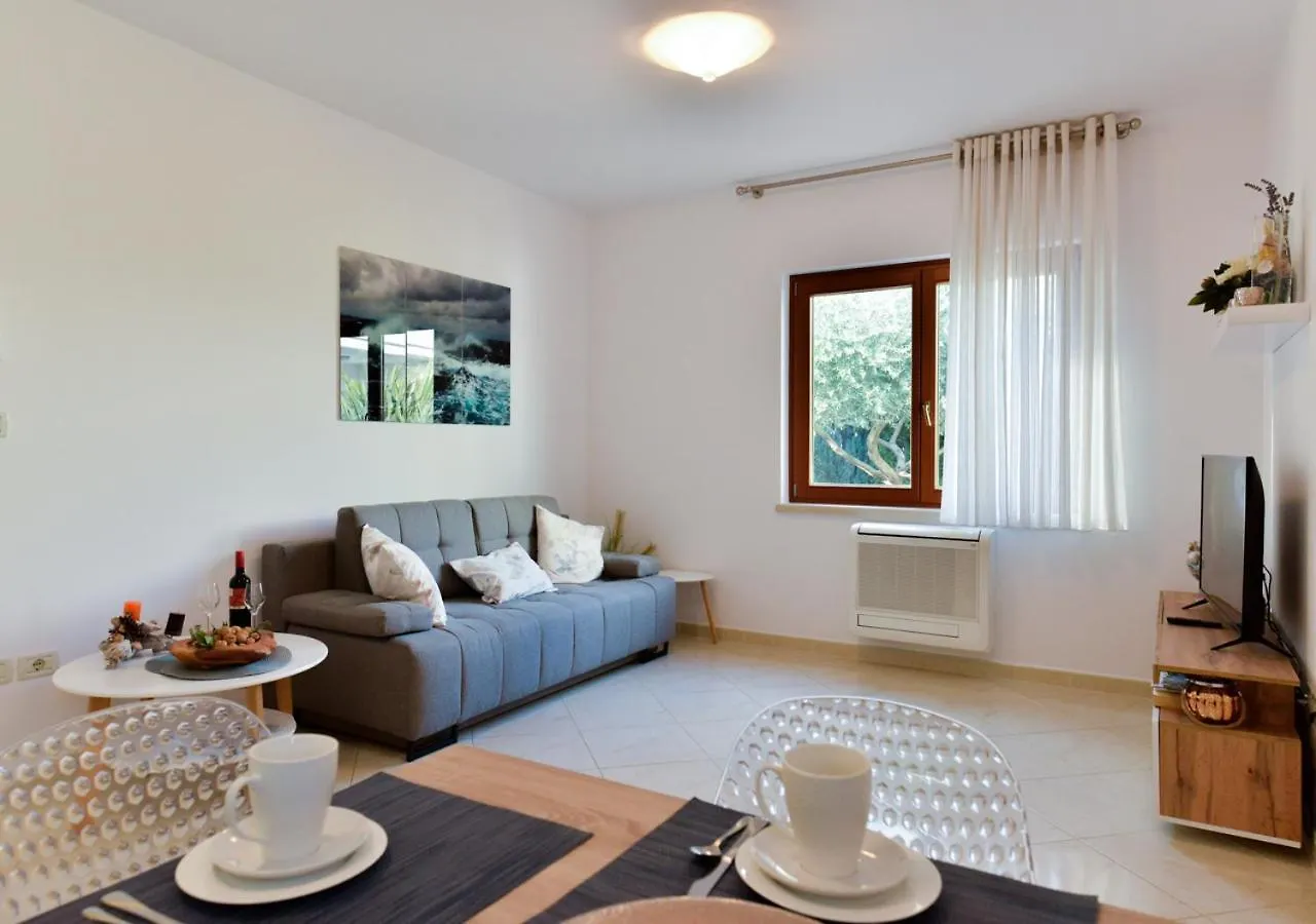 Apartments Leona Umag 0*,  Croatia