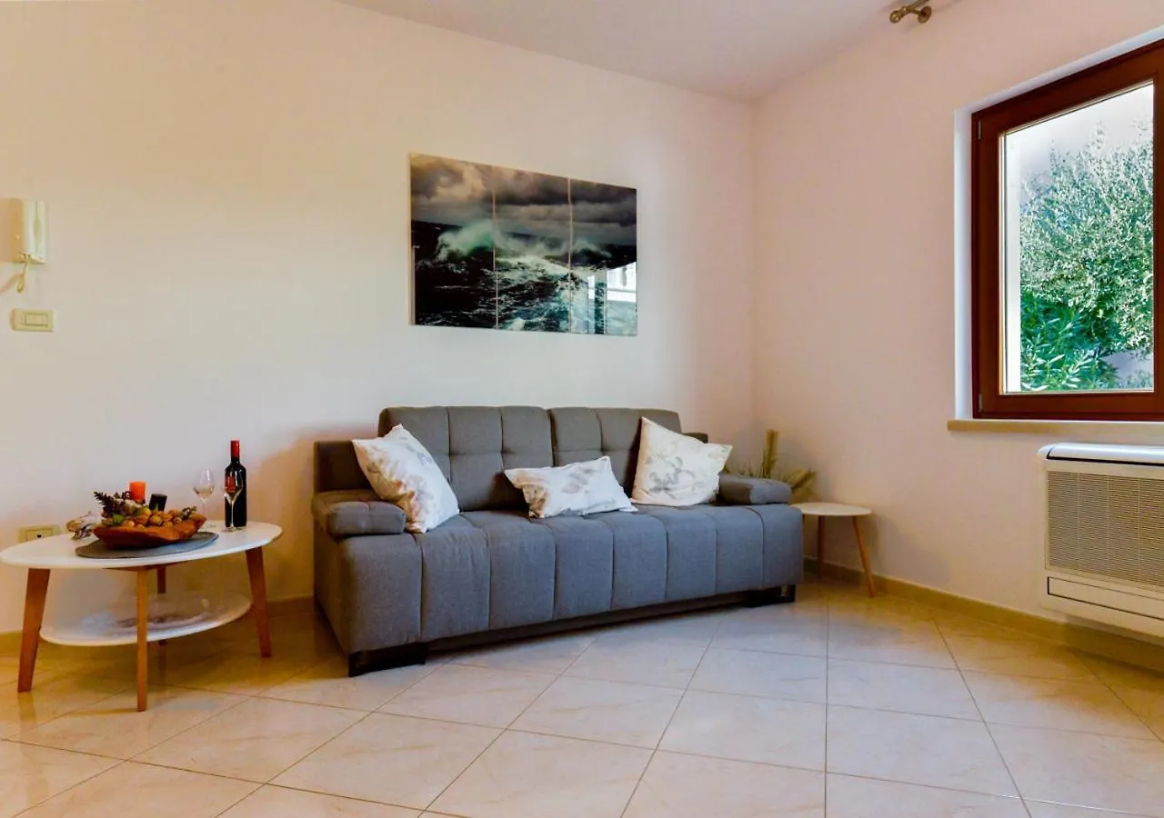 Apartments Leona Umag